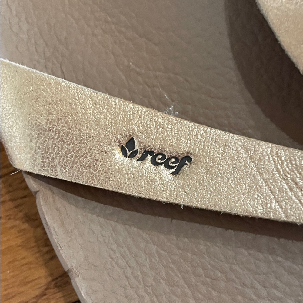 Reef Women's size 5 rose gold Sandals NWT - Picture 3 of 8